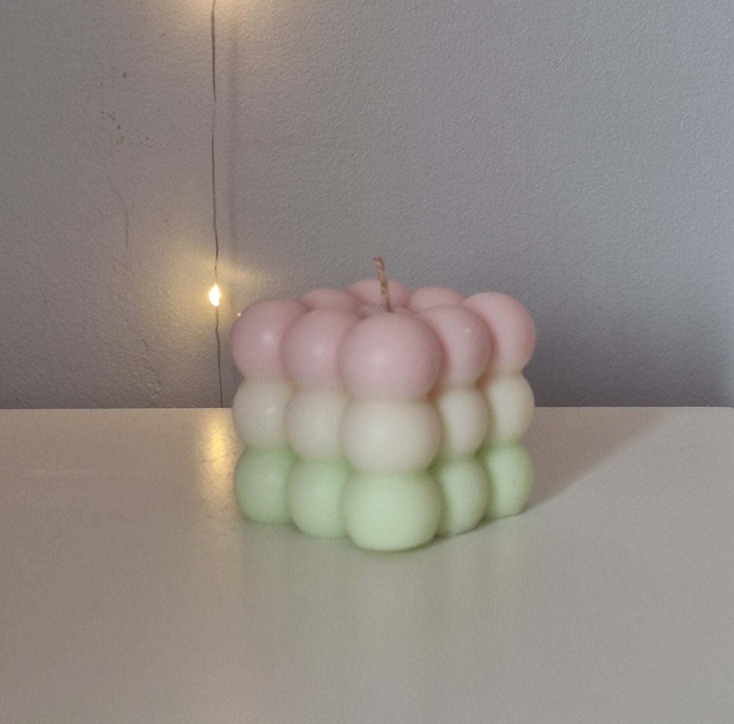 Bougie moulée cubique Mitsuri