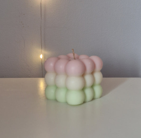 Bougie moulée cubique Mitsuri
